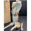 Image 2 : 1 Silicone Kitchen Utensil Set - White/Cream Colour - Brand New