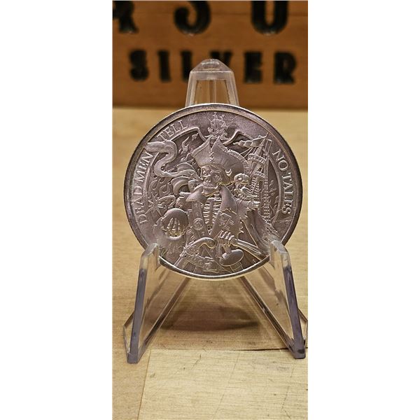 Lot 11-1) 1 oz Dead Men Tell No Tales Design Round Silver
