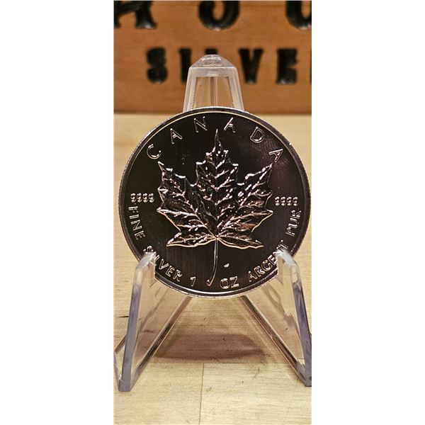 Lot 22-1) 1 oz Canadian Maple Leaf 2013 Silver Round