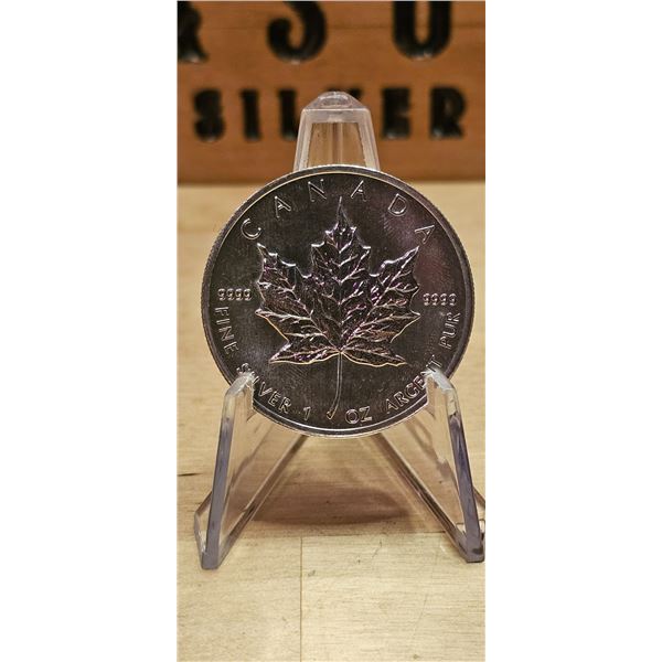 Lot 27-1) 1 oz Canadian Maple Leaf 2013 Silver Round