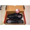 Image 1 : pair of new men's sz 9 slip resistant shoes