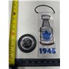 Image 1 : Toronto Puck and 1945 Toronto Stanley Cup Bamer.