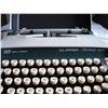 Image 3 : smith corona clipper seventy deluxe typewriter and case