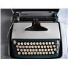 Image 4 : smith corona clipper seventy deluxe typewriter and case