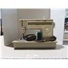 Image 2 : singer sewing machine with accesres working