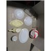 Image 3 : lot mixed with dishes, basket, mugs, bowls, loaf pans