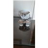 Image 1 : vase and salt & pepper shakers
