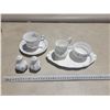 Image 1 : Royal Albert China "Memory Lane" - 7 pieces