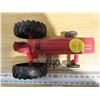 Image 2 : International IH red tractor