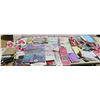 Image 1 : Large lot of items( greeting cards, decorative items, bags, tissues)
