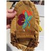 Image 4 : Vintage beaded one moccasin