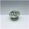 Image 2 : Roseville Pottery White Rose Flower Frog