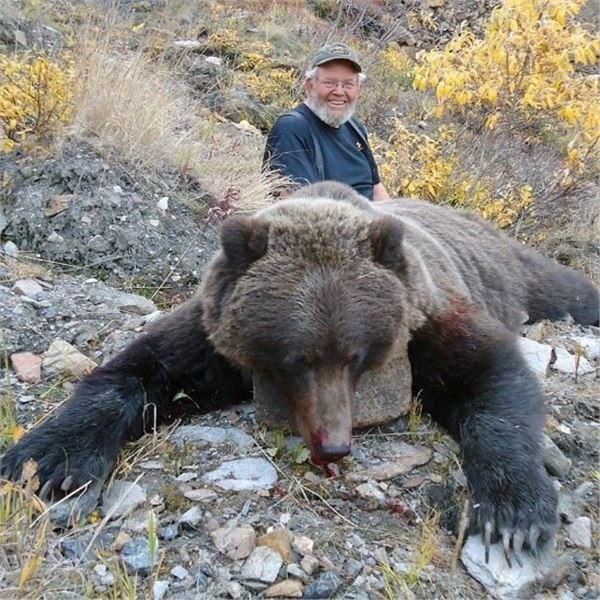 Alaska – 10 Day – Spring Grizzly and Wolf Hunt for One Hunter