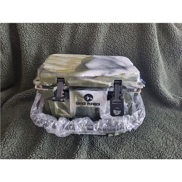 BIG FRIG Badlands Series 10qt Camo Heavey Duty Cooler