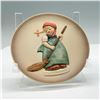 Image 6 : 2pc Goebel Hummel Figurines, Little Sweeper
