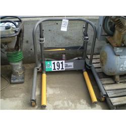 NAPA HYDRAULIC DUAL WHEEL JACK