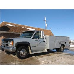 CHEVROLET 3500 S/A UTILITY TRUCK, s/n 1GBJK34J4XF043142: