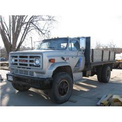 GMC 7000 S/A FLATBED DUMP TRUCK, s/n 1GDJ7D1F3CV562827: