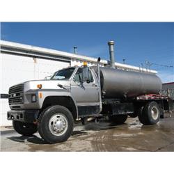 FORD F700 2,000 GALLON S/A  WATER TRUCK, s/n 1FDPK74P8NVA23086: