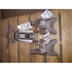 2.5 TON HYD FLOOR JACK, & (2) JACK STANDS