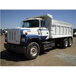 MACK RD688S T/A DUMP TRUCK, s/n 1M2P267C1SM024097:
