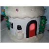 Image 7 : Vintage Lighted Snow House A