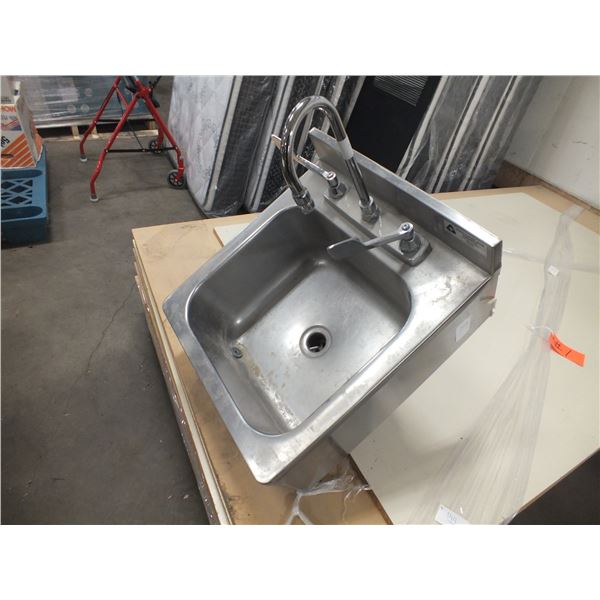 Stainless Steel Sink & Plastic Wash Tub Sink