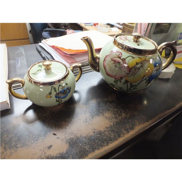 Gibson Tea Pot w/ Sugar Bowl