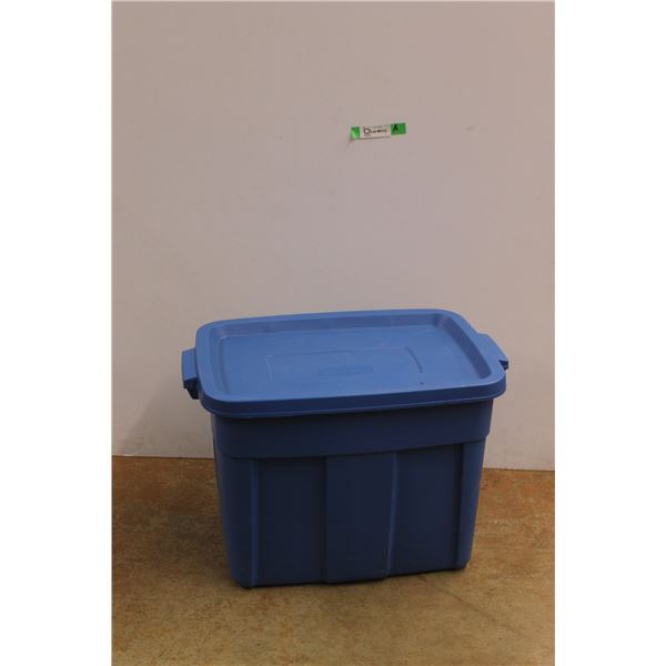 * Rubbermaid Roughneck Tote with Lid 24'' x 16''