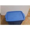 Image 2 : * Rubbermaid Roughneck Tote with Lid 24'' x 16''