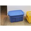 Image 2 : *Rubbermaid Roughneck Tote with Lid 24'' x 16'' and Plastic Crate