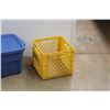 Image 3 : *Rubbermaid Roughneck Tote with Lid 24'' x 16'' and Plastic Crate