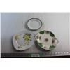 Image 1 : (3) Ceramic Floral Art Pattern Plates