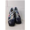Image 3 : *Men's Ski Shoes, Cross Country Skis & Ski Wax Approx. Size 13