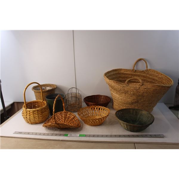 (8) Baskets, Plastic Pot