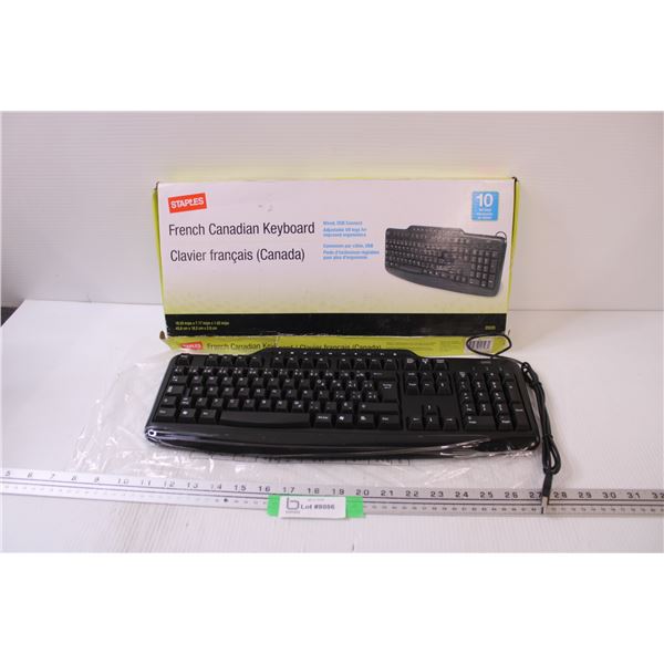 Staples French Canadian Keyboard - NIB