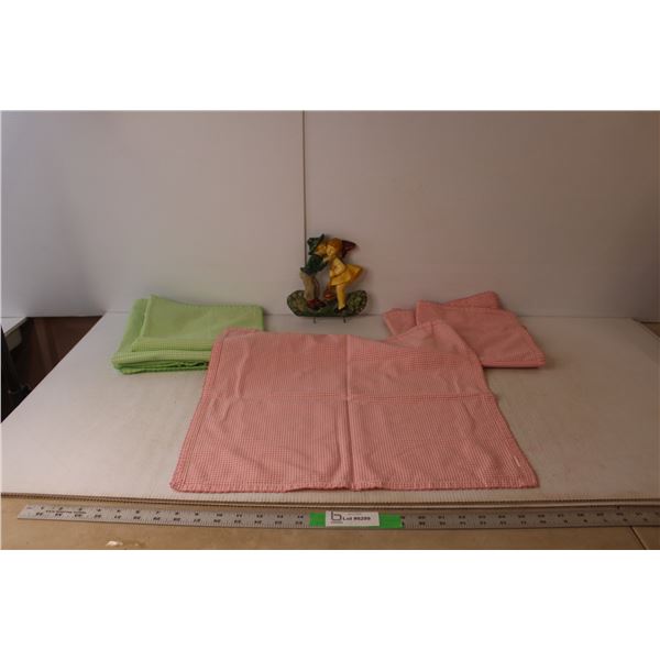 (6) Placemats/Napkins, Decorative Key Holder