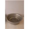 Image 3 : (2) Metal Bowls 16" & 14.25" Diameters