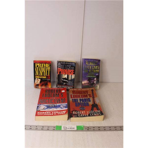 (5) Adult Novels by Lynda La Plante, Perri O'Shaughnessy, Robert Ludlum