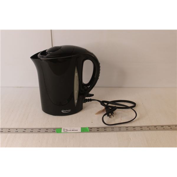 Betty Crocker Electric Kettle, Powers On