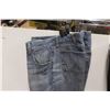 Image 3 : (2) Jeans - Size XXL