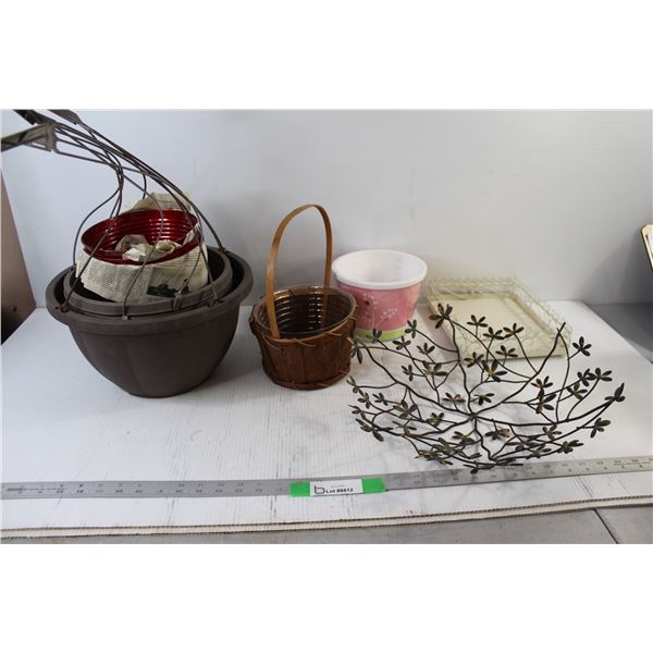 (5) Planters, Basket, Wire Leaf Decor, Tray