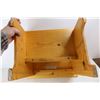 Image 5 : Wooden Step Stool, 17'' x 12.5'' x 16''