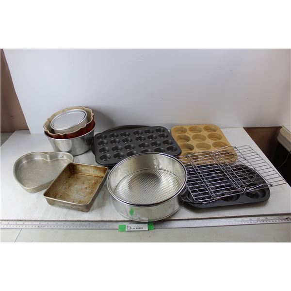 Different Baking Trays/ Cooling Racks,