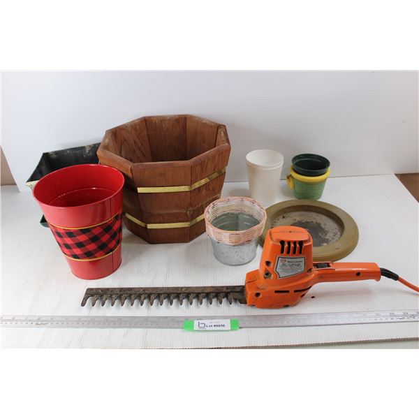 Black & Decker Electric Hedge Trimmer- Powers On, Different Sized Flower Pots