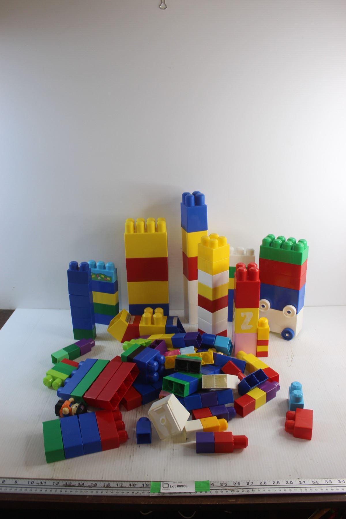 Mega Blocks Container Mega Blocks - Bodnarus Auctioneering
