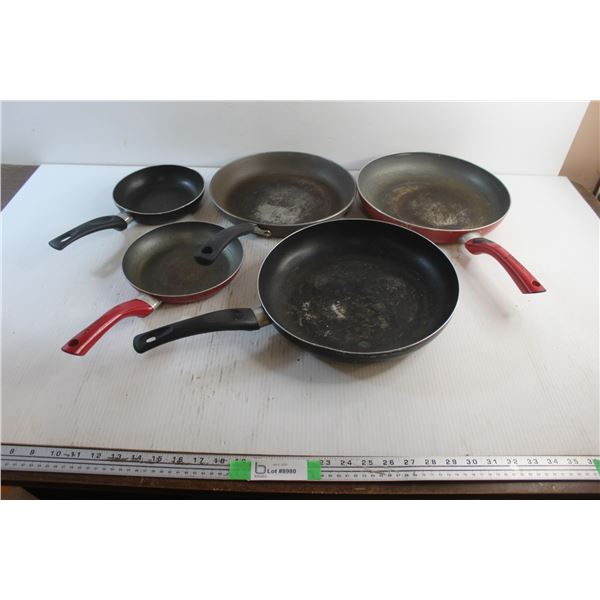 (5) Frying Pans