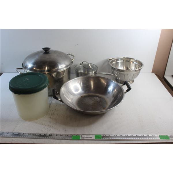 Cooking Pots with Lids, Containers with Lids, Strainer and Wok Pan
