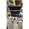 Image 2 : ROLLING OFFICE CHAIR