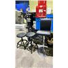 Image 2 : 3 BAR STOOLS